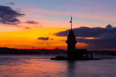 Maiden 's Tower, Salacak açıklarında, Marmara Denizi' ne yakın küçük bir adaya inşa edilmiş bir yapıdır. Efsanelere konu olan, çeşitli söylentilerin anlatıldığı yer..