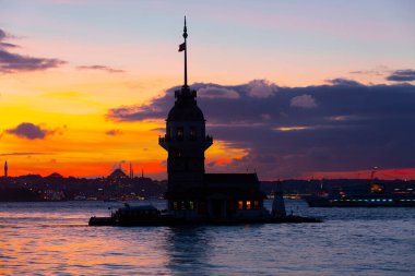 Maiden 's Tower, Salacak açıklarında, Marmara Denizi' ne yakın küçük bir adaya inşa edilmiş bir yapıdır. Efsanelere konu olan, çeşitli söylentilerin anlatıldığı yer..