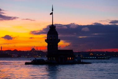 Maiden 's Tower, Salacak açıklarında, Marmara Denizi' ne yakın küçük bir adaya inşa edilmiş bir yapıdır. Efsanelere konu olan, çeşitli söylentilerin anlatıldığı yer..