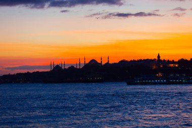 Maiden 's Tower, Salacak açıklarında, Marmara Denizi' ne yakın küçük bir adaya inşa edilmiş bir yapıdır. Efsanelere konu olan, çeşitli söylentilerin anlatıldığı yer..