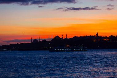Maiden 's Tower, Salacak açıklarında, Marmara Denizi' ne yakın küçük bir adaya inşa edilmiş bir yapıdır. Efsanelere konu olan, çeşitli söylentilerin anlatıldığı yer..