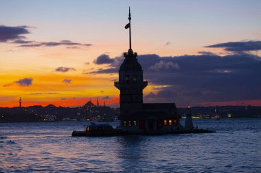Maiden 's Tower, Salacak açıklarında, Marmara Denizi' ne yakın küçük bir adaya inşa edilmiş bir yapıdır. Efsanelere konu olan, çeşitli söylentilerin anlatıldığı yer..