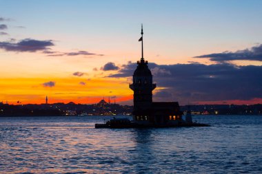 Maiden 's Tower, Salacak açıklarında, Marmara Denizi' ne yakın küçük bir adaya inşa edilmiş bir yapıdır. Efsanelere konu olan, çeşitli söylentilerin anlatıldığı yer..