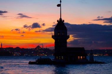 Maiden 's Tower, Salacak açıklarında, Marmara Denizi' ne yakın küçük bir adaya inşa edilmiş bir yapıdır. Efsanelere konu olan, çeşitli söylentilerin anlatıldığı yer..