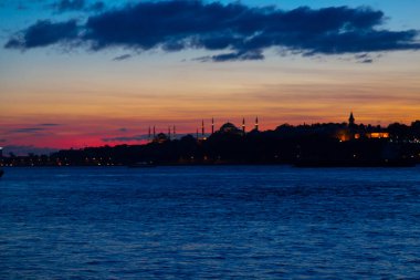 Maiden 's Tower, Salacak açıklarında, Marmara Denizi' ne yakın küçük bir adaya inşa edilmiş bir yapıdır. Efsanelere konu olan, çeşitli söylentilerin anlatıldığı yer..