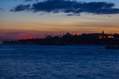 Maiden 's Tower, Salacak açıklarında, Marmara Denizi' ne yakın küçük bir adaya inşa edilmiş bir yapıdır. Efsanelere konu olan, çeşitli söylentilerin anlatıldığı yer..