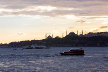 İstanbul, Boğaz, Uskudar. Osmanlı döneminin antik deniz feneri. Kız kulesi. (Bakire Kulesi) (Kiz Kulesi))
