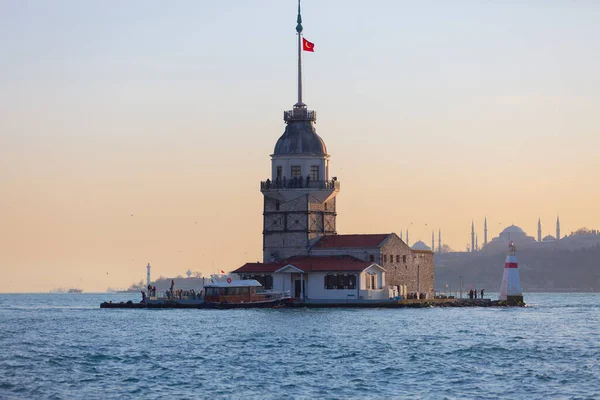 uskudar 'ın sembolü haline gelen kule, uskdar' da Bizans döneminden kalan tek çalışma..