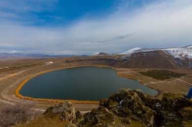 Nigde, Türkiye 'nin Nigde ilinde yer alan Nar Gölü veya diğer adıyla Acgol, vokanik krater gölüdür..
