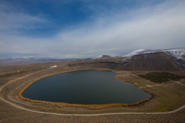 Nigde, Türkiye 'nin Nigde ilinde yer alan Nar Gölü veya diğer adıyla Acgol, vokanik krater gölüdür..