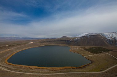 Nigde, Türkiye 'nin Nigde ilinde yer alan Nar Gölü veya diğer adıyla Acgol, vokanik krater gölüdür..