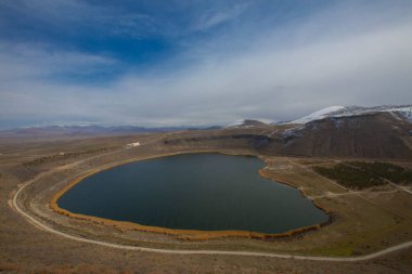 Nigde, Türkiye 'nin Nigde ilinde yer alan Nar Gölü veya diğer adıyla Acgol, vokanik krater gölüdür..