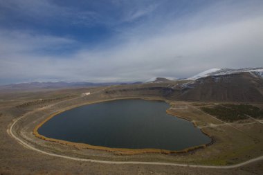 Nigde, Türkiye 'nin Nigde ilinde yer alan Nar Gölü veya diğer adıyla Acgol, vokanik krater gölüdür..