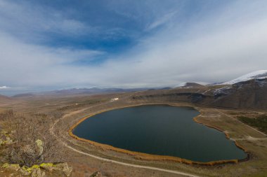 Nigde, Türkiye 'nin Nigde ilinde yer alan Nar Gölü veya diğer adıyla Acgol, vokanik krater gölüdür..