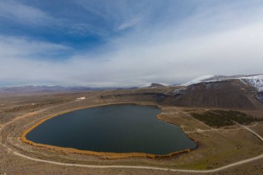 Nigde, Türkiye 'nin Nigde ilinde yer alan Nar Gölü veya diğer adıyla Acgol, vokanik krater gölüdür..