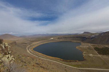 Nigde, Türkiye 'nin Nigde ilinde yer alan Nar Gölü veya diğer adıyla Acgol, vokanik krater gölüdür..