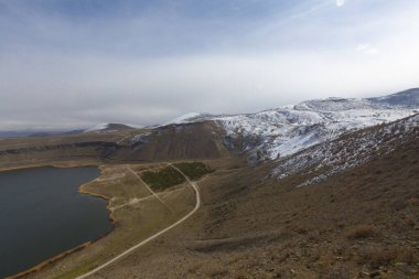 Nigde, Türkiye 'nin Nigde ilinde yer alan Nar Gölü veya diğer adıyla Acgol, vokanik krater gölüdür..