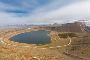 Nigde, Türkiye 'nin Nigde ilinde yer alan Nar Gölü veya diğer adıyla Acgol, vokanik krater gölüdür..