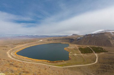 Nigde, Türkiye 'nin Nigde ilinde yer alan Nar Gölü veya diğer adıyla Acgol, vokanik krater gölüdür..