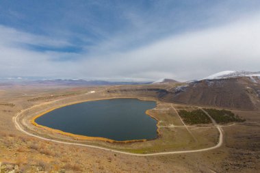 Nigde, Türkiye 'nin Nigde ilinde yer alan Nar Gölü veya diğer adıyla Acgol, vokanik krater gölüdür..