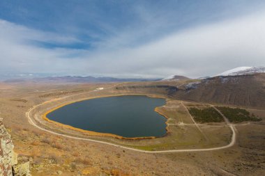 Nigde, Türkiye 'nin Nigde ilinde yer alan Nar Gölü veya diğer adıyla Acgol, vokanik krater gölüdür..