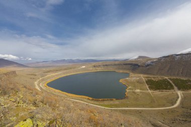 Nigde, Türkiye 'nin Nigde ilinde yer alan Nar Gölü veya diğer adıyla Acgol, vokanik krater gölüdür..
