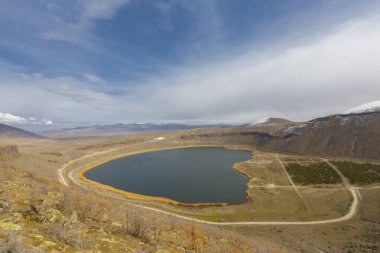 Nigde, Türkiye 'nin Nigde ilinde yer alan Nar Gölü veya diğer adıyla Acgol, vokanik krater gölüdür..