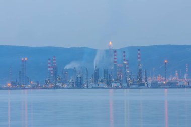 Türkiye Petrol Rafinerileri veya kısaca TPRA, 1983 Batman, İzmir, İzmit ve şirketi Kirikkale 'deki dört kamu petrol rafinerisini birleştirerek ve 2006 yılında özelleştirilen Koç Holding adlı ortak hisse senedi şirketlerine devrederek çatı olarak kurdular..