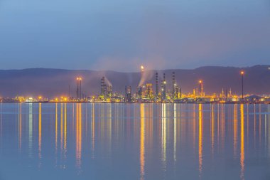 Türkiye Petrol Rafinerileri veya kısaca TPRA, 1983 Batman, İzmir, İzmit ve şirketi Kirikkale 'deki dört kamu petrol rafinerisini birleştirerek ve 2006 yılında özelleştirilen Koç Holding adlı ortak hisse senedi şirketlerine devrederek çatı olarak kurdular..