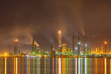 Türkiye Petrol Rafinerileri veya kısaca TPRA, 1983 Batman, İzmir, İzmit ve şirketi Kirikkale 'deki dört kamu petrol rafinerisini birleştirerek ve 2006 yılında özelleştirilen Koç Holding adlı ortak hisse senedi şirketlerine devrederek çatı olarak kurdular..