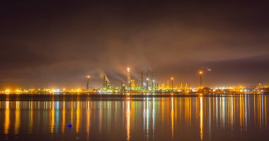 Türkiye Petrol Rafinerileri veya kısaca TPRA, 1983 Batman, İzmir, İzmit ve şirketi Kirikkale 'deki dört kamu petrol rafinerisini birleştirerek ve 2006 yılında özelleştirilen Koç Holding adlı ortak hisse senedi şirketlerine devrederek çatı olarak kurdular..