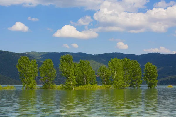 Bursa 'nın oksijen koridoru, Lipli Köyü, Cinarli yolu ve birçok Bursa seyahat makalesi hakkında internet sitemizden bilgi edinebilirsiniz..