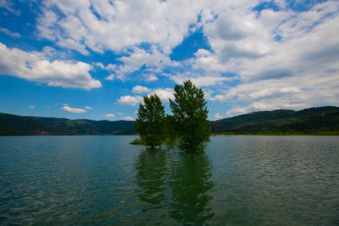 Bursa 'nın oksijen koridoru, Lipli Köyü, Cinarli yolu ve birçok Bursa seyahat makalesi hakkında internet sitemizden bilgi edinebilirsiniz..