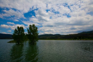 Bursa 'nın oksijen koridoru, Lipli Köyü, Cinarli yolu ve birçok Bursa seyahat makalesi hakkında internet sitemizden bilgi edinebilirsiniz..