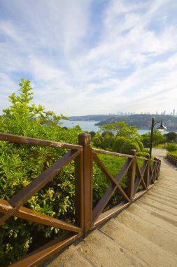 Boğaz ya da Boğaz, Asya ve Avrupa kıtalarını ayıran ve Marmara Denizi ile Karadeniz 'i birbirine bağlayan bir boğazdır..