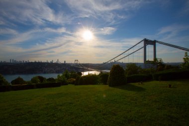 Boğaz ya da Boğaz, Asya ve Avrupa kıtalarını ayıran ve Marmara Denizi ile Karadeniz 'i birbirine bağlayan bir boğazdır..