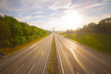 Boğaz ya da Boğaz, Asya ve Avrupa kıtalarını ayıran ve Marmara Denizi ile Karadeniz 'i birbirine bağlayan bir boğazdır..
