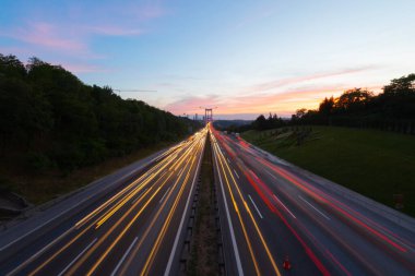 Boğaz ya da Boğaz, Asya ve Avrupa kıtalarını ayıran ve Marmara Denizi ile Karadeniz 'i birbirine bağlayan bir boğazdır..