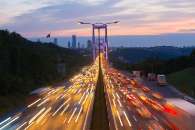 Boğaz ya da Boğaz, Asya ve Avrupa kıtalarını ayıran ve Marmara Denizi ile Karadeniz 'i birbirine bağlayan bir boğazdır..
