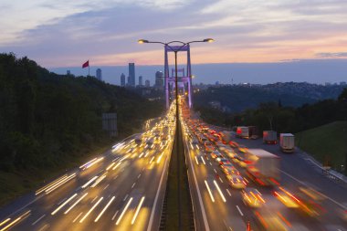 Boğaz ya da Boğaz, Asya ve Avrupa kıtalarını ayıran ve Marmara Denizi ile Karadeniz 'i birbirine bağlayan bir boğazdır..