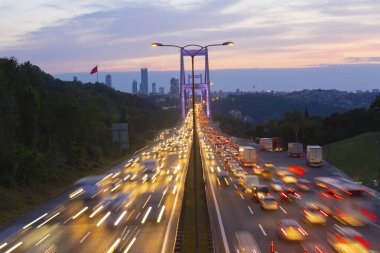 Boğaz ya da Boğaz, Asya ve Avrupa kıtalarını ayıran ve Marmara Denizi ile Karadeniz 'i birbirine bağlayan bir boğazdır..