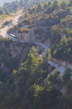 Hackr Demiryolu Köprüsü ya da Alman köprüsü olarak da bilinir çünkü 1912 yılında Almanlar tarafından inşa edilmiştir. Karaisal yolu ile Adana 'ya 64 km uzaklıktadır..