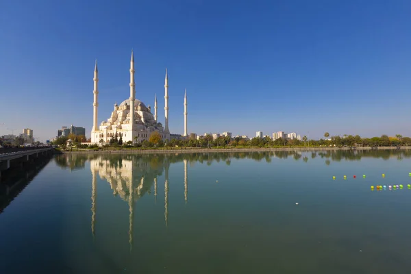 센트럴 모스크 Sabanci Central Mosque 1998 센트럴 파크의 기슭에 지구에서 — 스톡 사진