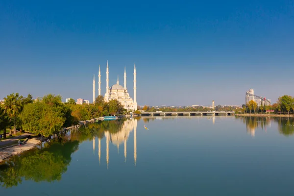 Центральна Мечеть Сабанці Англ Sabanci Central Mosque Мечеть Відкрита 1998 — стокове фото