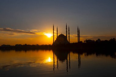 Sabancı Merkez Camii, 1998 yılında Adana 'nın Reatbey ilçesinde, Central Park' ın güneyinde ve Seyhan Nehri 'nin batı kıyısında açılan bir camidir..