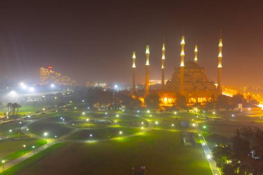 Sabancı Merkez Camii, 1998 yılında Adana 'nın Reatbey ilçesinde, Central Park' ın güneyinde ve Seyhan Nehri 'nin batı kıyısında açılan bir camidir..