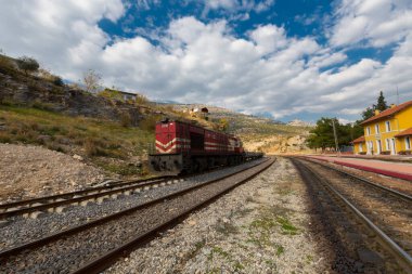 Hackr tren istasyonu, Adana 'nın Kiralan bölgesinde bir tren istasyonu..