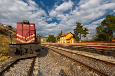 Hackr tren istasyonu, Adana 'nın Kiralan bölgesinde bir tren istasyonu..