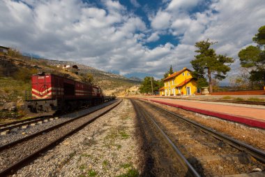 Hackr tren istasyonu, Adana 'nın Kiralan bölgesinde bir tren istasyonu..