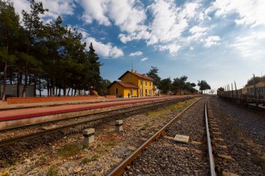 Hackr tren istasyonu, Adana 'nın Kiralan bölgesinde bir tren istasyonu..